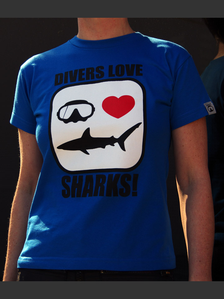 shop_divers_love_sharks_mc_F_bleu_noirBlancRouge_14